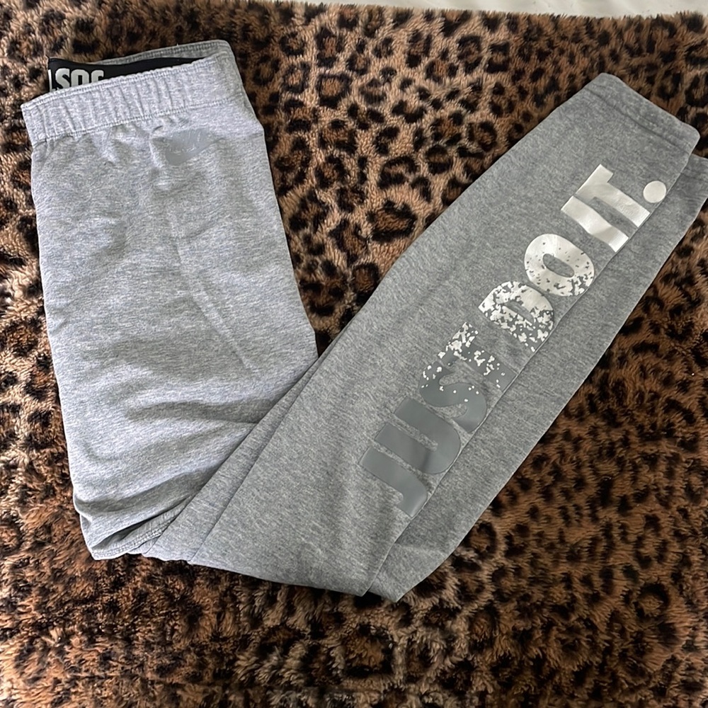 Grey Nike leggings